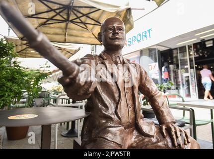 Statue d'Eduard Slavoljub Penkala un célèbre ingénieur et inventeur croate est considéré comme faisant partie du projet Sit&Meet à Zagreb, en Croatie, sur 20 août 2022. Photo: Neva Zganec/PIXSELL Banque D'Images