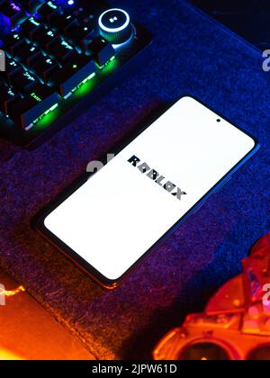 Bangal Ouest, Inde - 20 avril 2022 : image de stock d'écran de téléphone de Roblox. Banque D'Images