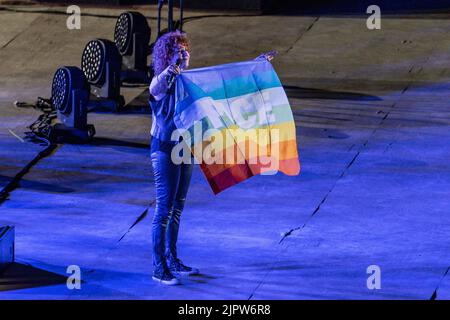 Syracuse, Italie. 19th août 2022. Fiorella Mannoia se interprétant et chantant sur scène pendant LA FIORELLA MANNOIA - LA VersiONE DI FIORELLA TOUR ESTATE, concert de musique de chanteur italien à Syracuse, Italie, 19 août 2022 Credit: Agence de photo indépendante/Alamy Live News Banque D'Images