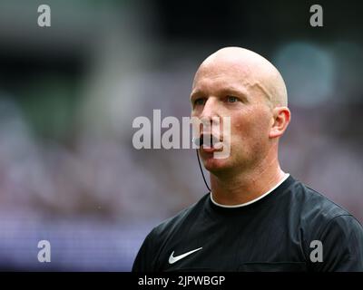 Londres, Royaume-Uni. 20th août 2022. Arbitre Simon Hooper lors du match de la Premier League au Tottenham Hotspur Stadium, Londres. Le crédit photo devrait se lire: David Klein/Sportimage crédit: Sportimage/Alay Live News Banque D'Images