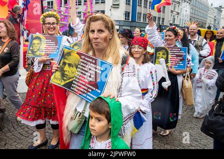 Belfast, Royaume-Uni. 20th août 2022. 20th août 2022 : le défilé du Carnaval de Mela s'est dirigé de la place de l'écrivain, à Belfast, à l'hôtel de ville, avec 1000 participants représentant plus de 20 groupes culturels différents dans leurs costumes traditionnels. La Mela célèbre la diversité culturelle de l'Irlande du Nord. Credit: Bonzo/Alay Live News Banque D'Images