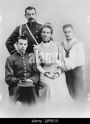 La famille Yusupov. Le Prince Nicholas, le comte Felix Felixovich Sumarkov-Elston, la princesse Zinaida et le prince Felix Banque D'Images