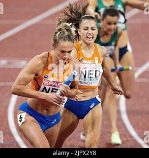 MUNCHEN - Eveline Saalberg (r) et Lieke Klaver en action lors du dernier relais 4x400 mètres le dixième jour du Championnat Multi-européen. La ville allemande de Munich accueillera en 2022 un championnat européen combiné de divers sports. ANP IRIS VAN DEN BROEK Banque D'Images