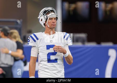 Indianapolis, Indiana, États-Unis. 20th août 2022. Matt Ryan (2), le quarterback des Indianapolis Colts, se réchauffe avant le match de pré-saison entre les Detroit Lions et les Indianapolis Colts au Lucas Oil Stadium, à Indianapolis, dans l'Indiana. (Image de crédit : © Scott Stuart/ZUMA Press Wire) Banque D'Images