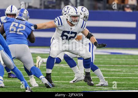 Indianapolis, Indiana, États-Unis. 20th août 2022. Indianapolis Colts centre Wesley French (62 blocs) pendant le match de pré-saison entre les Detroit Lions et les Indianapolis Colts au Lucas Oil Stadium, Indianapolis, Indiana. (Image de crédit : © Scott Stuart/ZUMA Press Wire) Banque D'Images