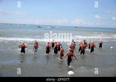 Rome, Italie. 20th août 2022. Rome, Italie 20.08.2022: Open Water MIXED - finale de 5 KM dans le championnat de natation de LEN European Aquatics à Rome 2022 à Foro Italico. Crédit : Agence photo indépendante/Alamy Live News Banque D'Images