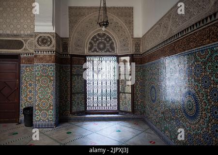 Intérieur de la Grande Mosquée de Paris pleine de magnifiques mosaïques Banque D'Images