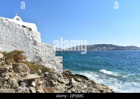 L'église blanche de Panagia Paraportiani est située dans le quartier de Kastro, dans la ville de Chora, sur l'île grecque de Mykonos. Banque D'Images