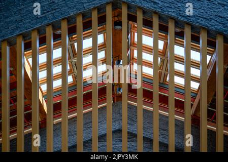 Décoration intérieure en bois au plafond et dans les colonnes Banque D'Images