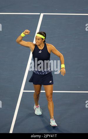 Mason, Ohio, États-Unis. 19th août 2022. Caroline Garcia célèbre Jessica Pegula lors du tournoi de tennis Western and Southern Open. (Image de crédit : © Wally Nell/ZUMA Press Wire) Banque D'Images