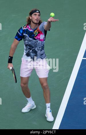 Mason, Ohio, États-Unis. 19th août 2022. Stefanos Tsitsipas célèbre sa victoire contre John Isner lors du tournoi de tennis Western and Southern Open. (Image de crédit : © Wally Nell/ZUMA Press Wire) Banque D'Images