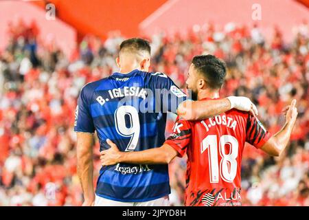 MALLORCA, ESPAGNE - AOÛT 20: (G-D) Borja Iglesias de la vraie Betis célébration avec Jaume Costa dans le match entre RCD Mallorca et Real Betis de la Liga Santander sur 20 août 2022 à visiter le stade de Majorque son Moix à Majorque, Espagne. (Photo de Samuel Carreño/PxImages) Banque D'Images