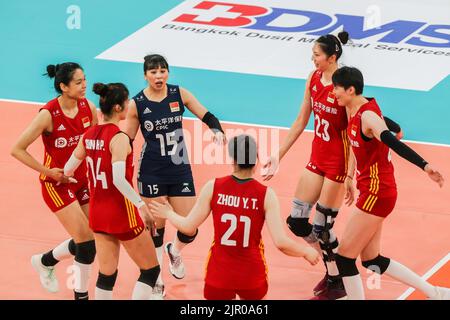 Pasig City, Philippines. 21st août 2022. Les joueurs de Chine célèbrent le pointage pendant le Pool Un match entre la Chine et la Corée du Sud à la coupe AVC 2022 (Confédération asiatique de volley-ball) pour les femmes à Pasig City, les Philippines, le 21 août 2022. Crédit: Rouelle Umali/Xinhua/Alamy Live News Banque D'Images