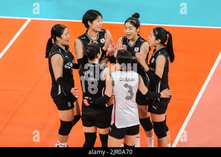 Pasig City, Philippines. 21st août 2022. Les joueurs de la Corée du Sud célèbrent le pointage pendant le Pool Un match entre la Chine et la Corée du Sud à la coupe AVC 2022 (Confédération asiatique de volley-ball) pour les femmes à Pasig City, les Philippines, le 21 août 2022. Crédit: Rouelle Umali/Xinhua/Alamy Live News Banque D'Images