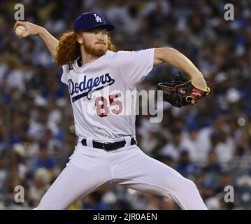 Los Angeles Dodgers départ crustin Mai se termine à livrer pendant le cinquième repas contre les Marlins de Miami au stade Dodger de Los Angeles, samedi, 20 août 2022. Mai de retour de la chirurgie de Tommy John pour faire son premier grand début de ligue en 15 et 1/2 mois. May a survécu à un rocailleux 26-pitch premier repas pour effacer les Marlins de Miami sur un coup et neuf coups de grève dans cinq sorties d'une victoire de 7-0. Photo de Jim Ruymen/UPI Banque D'Images