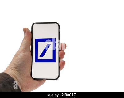 Cardiff Mid Glamorgan UK 20 août 2022 personne tenant un téléphone portable avec le logo Deutche Bank sur un fond blanc Banque D'Images