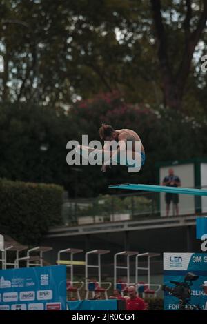 Rome, Italie. 20th août 2022. Championnats d'aquagym européens hommes de 3 mètres. Tocci, Laugher, Marsaglia remporte les premières places pour participer à la finale.Lorenzo Marsaglia plongées à partir de 3 mètres.Lorenzo Marsaglia plongées à partir de 3 mètres.il se qualifie pour la finale aspirant au podium (Credit image: © Gabriele Pallai-Studio Pallai/Pacific Press via ZUMA Press Wire) Banque D'Images