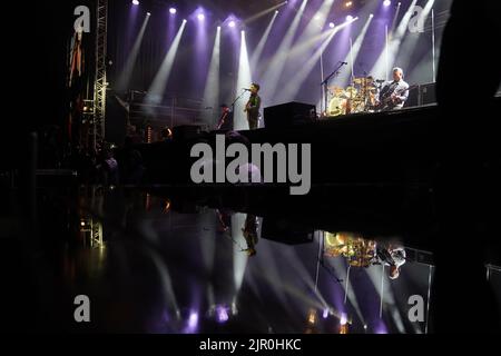 Les Stereophonics se sont produits sur la scène principale pendant le Hardwick Live Festival au Hardwick Country Park à Sedgefield, Stockton-on-Tees. Date de la photo: Samedi 20 août 2022. Banque D'Images