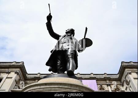 Statue of Sir Joshua Reynolds,Courtyard of  the Royal Academy of Arts, Piccadilly, London. UK Banque D'Images