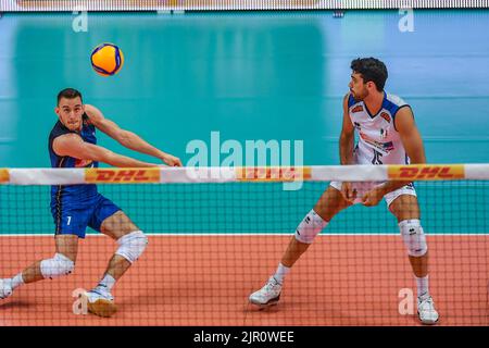 Cuneo, Cuneo, Italie, 20 août 2022, Fabio Balaso (Italie) - Daniele Lavia (Italie) lors du tournoi de test DHL - Italie contre Japon - Volleyball in Banque D'Images