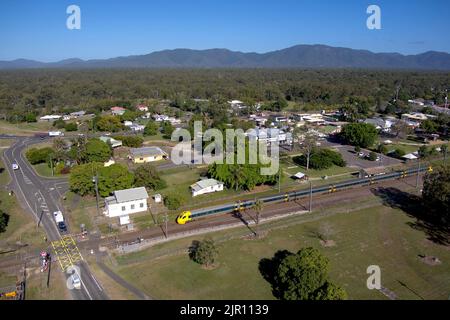 L'antenne de Queensland Rail Travel Tilt train à Miriam Vale Queensland Australie Banque D'Images