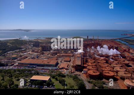 AERIAL of Queensland Alumina Limited FONDERIE DE QUALITÉ à Gladstone Queensland Australie Banque D'Images