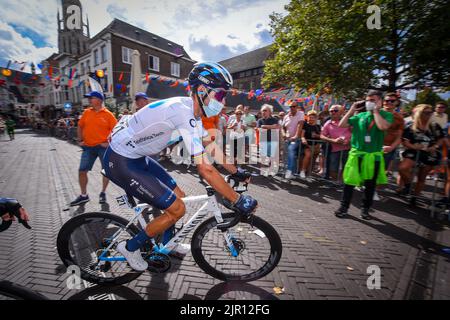 Espagnol Alejandro Valverde de Movistar Team photographié au début de la phase 3 de l'édition 2022 de la 'Vuelta a Espana', Tour d'Espagne course cycliste, 193,5 km de Breda à Breda aux pays-Bas, dimanche 21 août 2022. BELGA PHOTO LUC CLAESSEN Banque D'Images