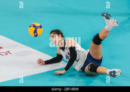 Pasig City, Philippines. 21st août 2022. Piyanut Pannoy de Thaïlande participe au match de billard B entre le Japon et la Thaïlande à la coupe 2022 AVC (Confédération asiatique de volley-ball) pour les femmes à Pasig City, les Philippines, le 21 août 2022. Crédit: Rouelle Umali/Xinhua/Alamy Live News Banque D'Images