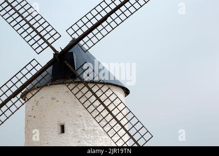 Gros plan de l'ancien moulin à vent. Énergie éolienne. Espace pour le texte. Banque D'Images