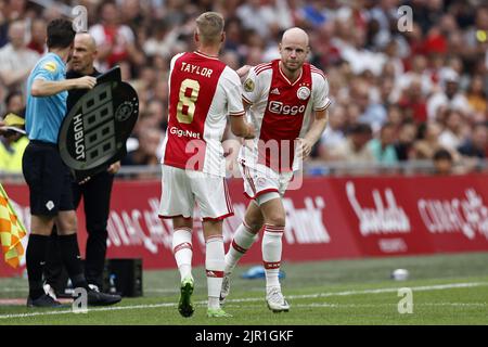 AMSTERDAM - (lr) Kenneth Taylor d'Ajax, Davy Klaassen ou Ajax lors du match néerlandais Eredivisie entre Ajax Amsterdam et le FC Groningen à l'arène Johan Cruijff sur 14 août 2022 à Amsterdam, pays-Bas. ANP MAURICE VAN STEEN Banque D'Images