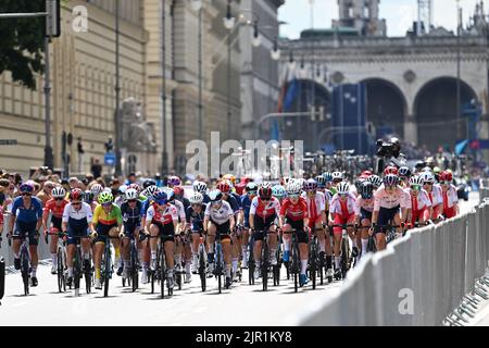 Wolfratshausen, Allemagne. 21st août 2022. Championnats d'Europe, Championnat d'Europe, cyclisme, course, femmes, le peloton en action. Credit: Marius Becker/dpa-Pool/dpa/Alay Live News Banque D'Images