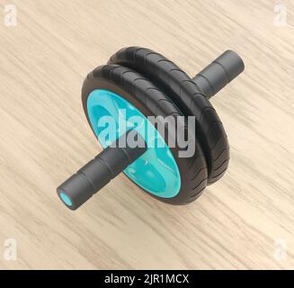 Roulette AB sur plancher en bois Banque D'Images