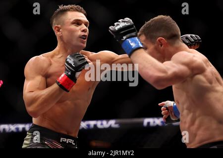 20th août 2022; Copper Box, Londres, Angleterre: PROFESSIONAL FIGHTERS LEAGUE London MMA; Chris Wade pendant son match avec Brendan Loughnane Banque D'Images