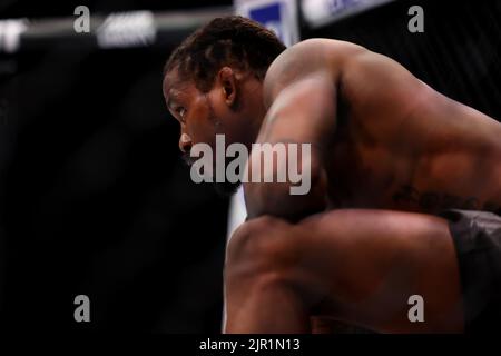 20th août 2022; Copper Box, Londres, Angleterre: PROFESSIONAL FIGHTERS LEAGUE London MMA; Bubba Jenkins pendant son match avec Rioja Kudo Banque D'Images