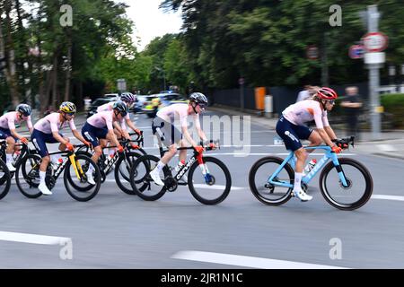 Wolfratshausen, Allemagne. 21st août 2022. Championnats d'Europe, cyclisme, course, femmes, Ellen van Dijk (r, pays-Bas) et Riejanne Markus (2nd de droite, pays-Bas) en action. Credit: Marius Becker/dpa-Pool/dpa/Alay Live News Banque D'Images