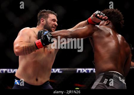 20th août 2022; Copper Box, Londres, Angleterre: PROFESSIONAL FIGHTERS LEAGUE London MMA; Louie Sutherland pendant son match avec Abraham Bably Banque D'Images