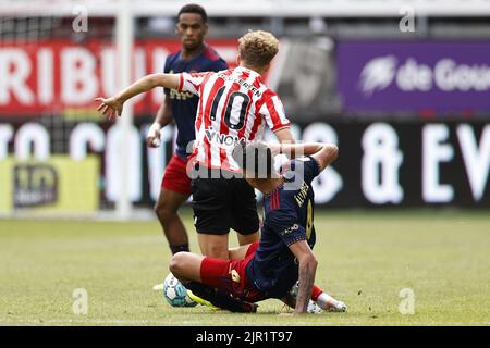 ROTTERDAM - (lr) infraction commise par Edson Alvarez ou Ajax sur Sven Mijnans de Sparta Rotterdam lors du match hollandais entre Sparta Rotterdam et Ajax au Sparta Stadium Het Kasteel sur 21 août 2022 à Rotterdam, pays-Bas. ANP MAURICE VAN STEEN Banque D'Images