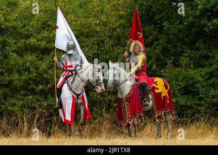 Chalfont, Royaume-Uni. 21 août 2022. Les acteurs en tant que chevaliers blindés donnent vie aux scènes de l'époque d'Henry VIII lors d'un tournoi de joutes médiévaux au Chiltern Open Air Museum. Le musée raconte l'histoire de la région de Chilterns par la préservation de bâtiments historiques, de paysages et de culture. Credit: Stephen Chung / Alamy Live News Banque D'Images