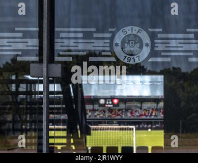 Silkeborg, Danemark - août 2022 : logo SILKEBORG IF à l'entrée du stade JYSK Park Banque D'Images