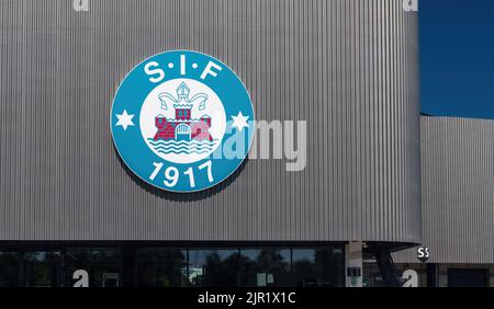 Silkeborg, Danemark - août 2022 : logo SILKEBORG IF à l'entrée du stade JYSK Park Banque D'Images