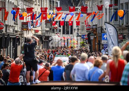 Breda, pays-Bas, dimanche 21 août 2022. Illustration image montre le début de la phase 3 de l'édition 2022 de la 'Vuelta a Espana', Tour d'Espagne course cycliste, 193,5 km de Breda à Breda aux pays-Bas, dimanche 21 août 2022. BELGA PHOTO LUC CLAESSEN Banque D'Images