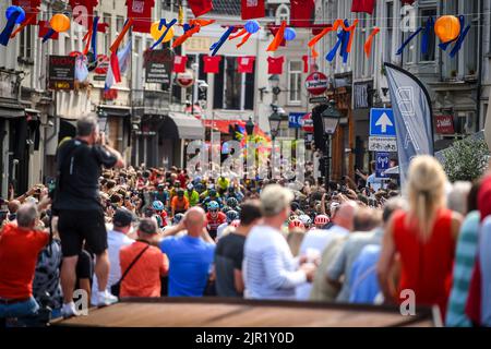 Breda, pays-Bas, dimanche 21 août 2022. Illustration image montre le début de la phase 3 de l'édition 2022 de la 'Vuelta a Espana', Tour d'Espagne course cycliste, 193,5 km de Breda à Breda aux pays-Bas, dimanche 21 août 2022. BELGA PHOTO LUC CLAESSEN Banque D'Images