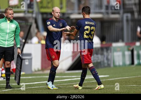 ROTTERDAM - (lr) Davy Klaassen d'Ajax, Steven Berghuis ou Ajax pendant le match néerlandais Eredivisie entre Sparta Rotterdam et Ajax au stade Sparta Het Kasteel sur 21 août 2022 à Rotterdam, pays-Bas. ANP MAURICE VAN STEEN Banque D'Images