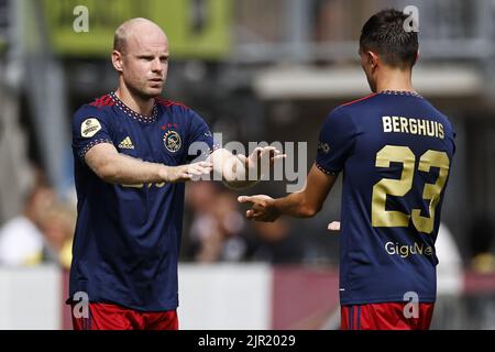 ROTTERDAM - (lr) Davy Klaassen d'Ajax, Steven Berghuis ou Ajax pendant le match néerlandais Eredivisie entre Sparta Rotterdam et Ajax au stade Sparta Het Kasteel sur 21 août 2022 à Rotterdam, pays-Bas. ANP MAURICE VAN STEEN Banque D'Images