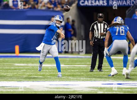 20 août 2022 : le quarterback des Lions de Détroit David Blough (10) passe le ballon lors de l'action de la NFL football Preseason entre les Lions de Détroit et les cols d'Indianapolis au stade Lucas Oil à Indianapolis, Indiana. Detroit défait Indianapolis 27-26. John Mersiits/CSM. Banque D'Images