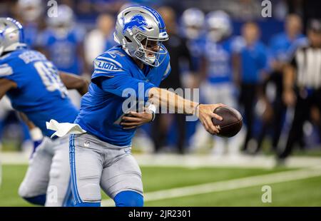 20 août 2022 : quart de dos des Lions de Détroit Tim Boyle (12) lors de la rencontre de la NFL entre les Lions de Détroit et les Colts d'Indianapolis au stade Lucas Oil à Indianapolis, Indiana. Detroit défait Indianapolis 27-26. John Mersiits/CSM. Banque D'Images