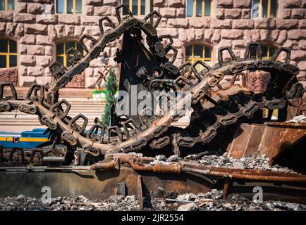 KIEV, UKRAINE - 21 août 2022: Défilé avant la Journée indépendante de l'Ukraine avec un gros plan de l'équipement militaire détruit des envahisseurs russes dans le Banque D'Images