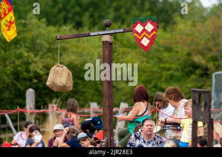 Chalfont, Royaume-Uni. 21 août 2022. Une quintain lors d'un tournoi de joute médiéval au Chiltern Open Air Museum. Le musée raconte l'histoire de la région de Chilterns par la préservation de bâtiments historiques, de paysages et de culture. La quintain était une aide à l'entraînement en joute. Credit: Stephen Chung / Alamy Live News Banque D'Images