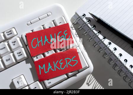 Légende de texte présentant les décideurs. Internet concept jeunes Influtichistes Acitists urbanisation mode Gen X déchiré Note avec important Banque D'Images