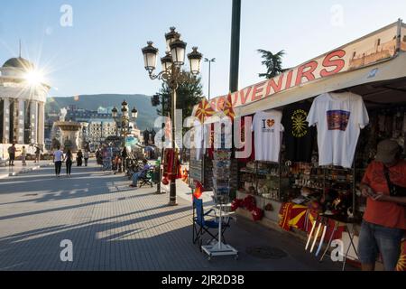 La place souvenir dans le centre de Skopje, capitale de la Macédoine du Nord. Banque D'Images